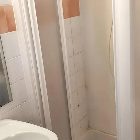 Apartment Confortable Avec Vue Montagne A - 18 M² Et Balcon *